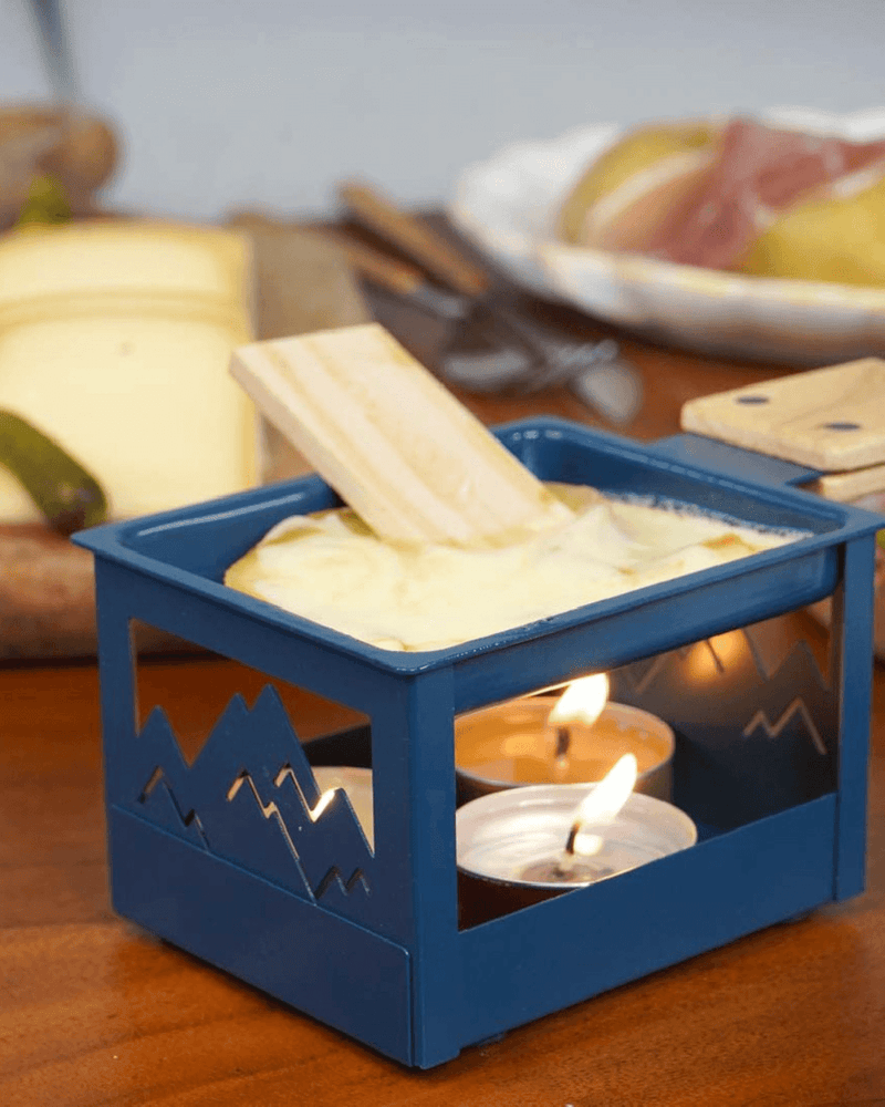 Raclette à la Bougie Pliable de Cookut, modèle compact pour fondre du fromage sans électricité, idéale pour des moments conviviaux.