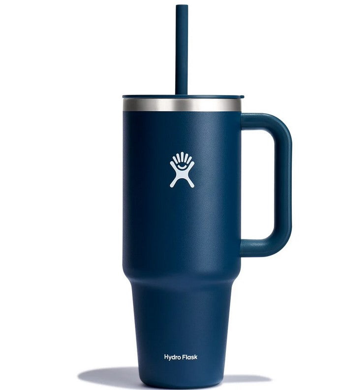 Tumbler Hydro Flask 946 ml avec poignée, idéal pour conserver les boissons chaudes ou froides.